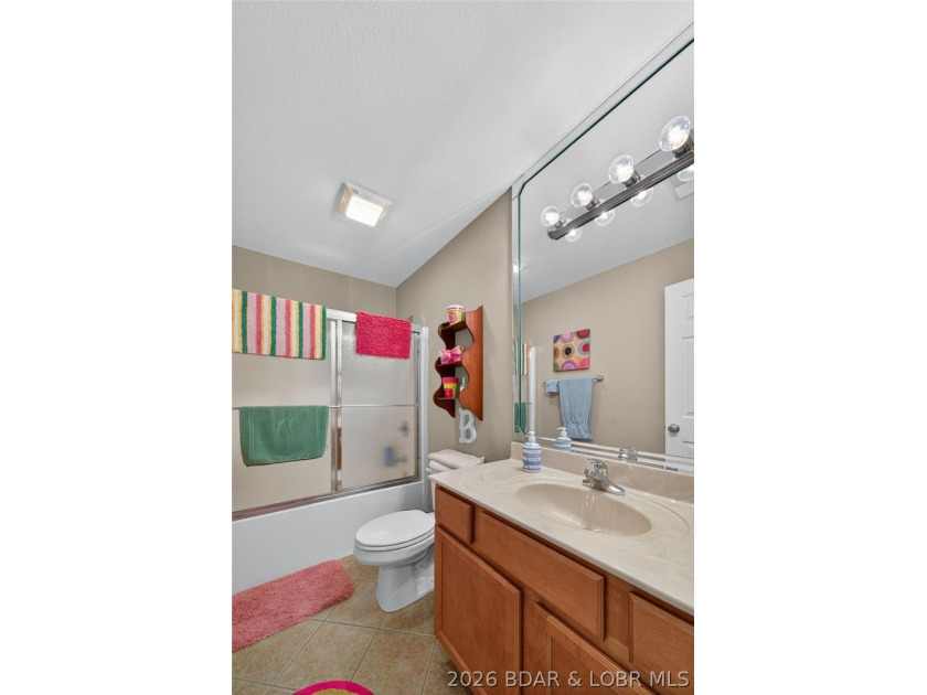 Lakefront living at its best! This 3BR/2BA, 1,400 sq ft condo in - photo 37