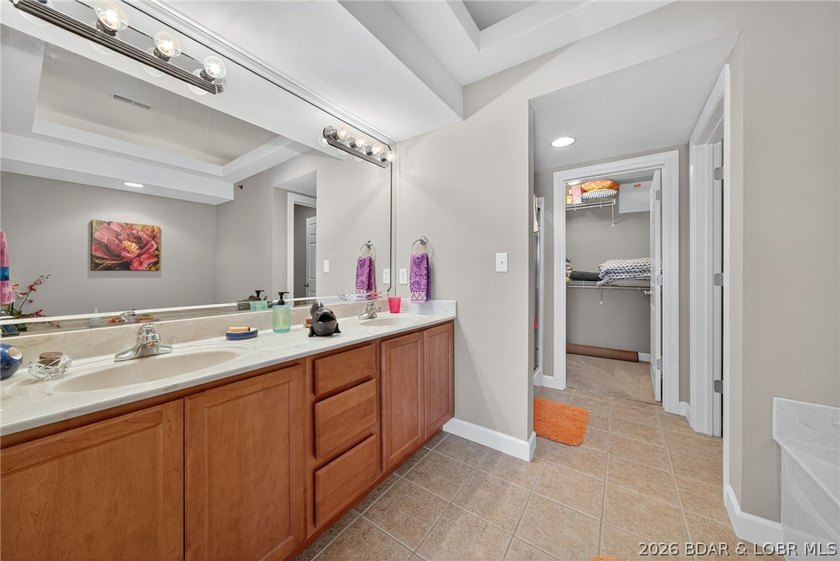 Lakefront living at its best! This 3BR/2BA, 1,400 sq ft condo in - photo 39