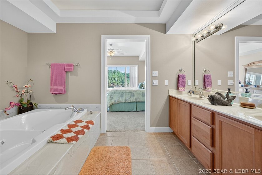 Lakefront living at its best! This 3BR/2BA, 1,400 sq ft condo in - photo 44