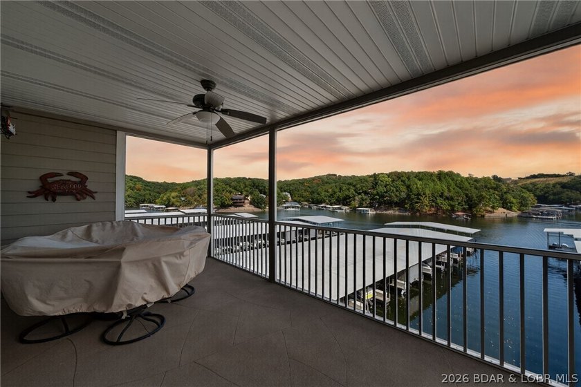 Lakefront living at its best! This 3BR/2BA, 1,400 sq ft condo in - photo 46