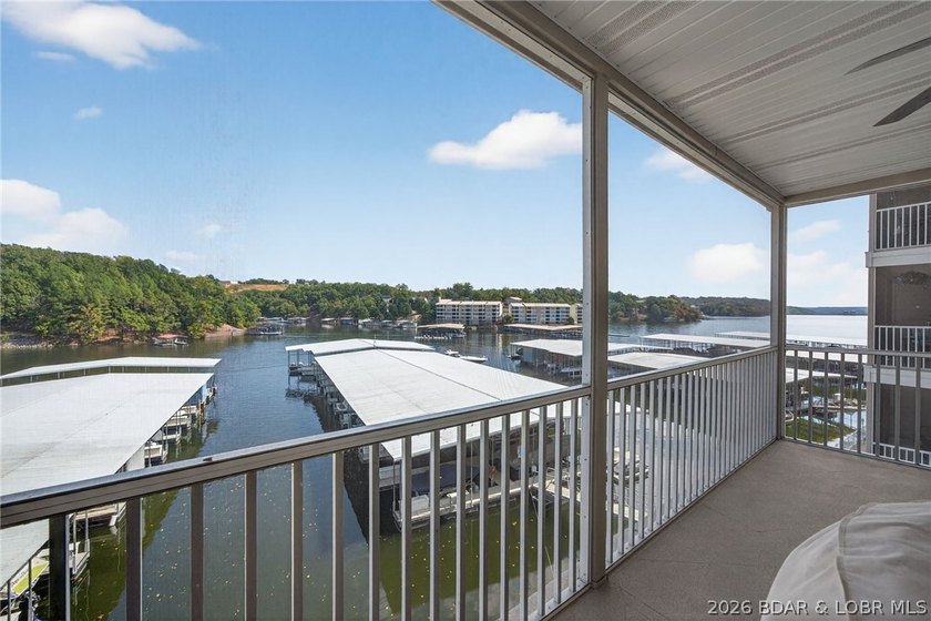 Lakefront living at its best! This 3BR/2BA, 1,400 sq ft condo in - photo 47