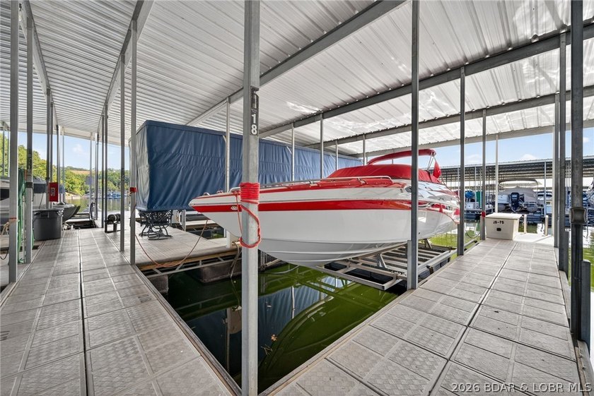 Lakefront living at its best! This 3BR/2BA, 1,400 sq ft condo in - photo 48