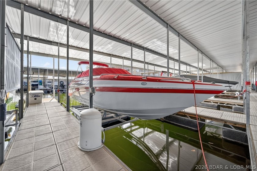 Lakefront living at its best! This 3BR/2BA, 1,400 sq ft condo in - photo 49
