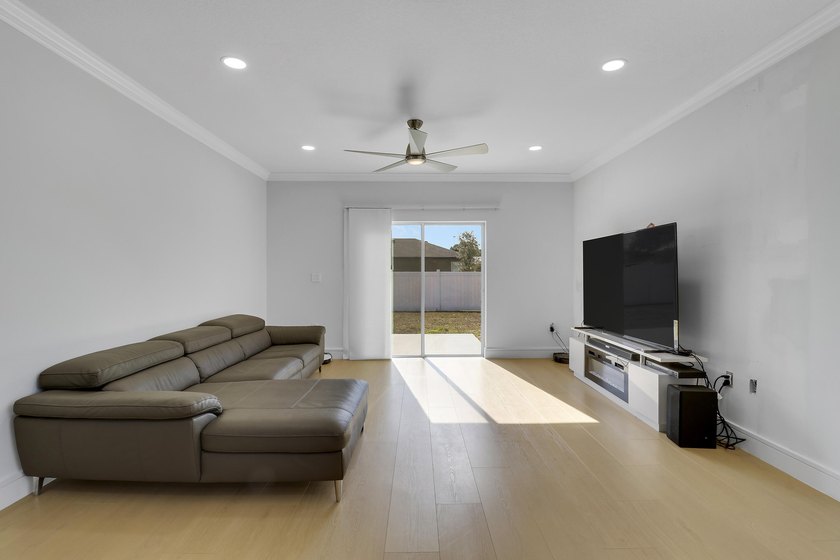 Welcome to your dream home built in 2021! This stunning - photo 8