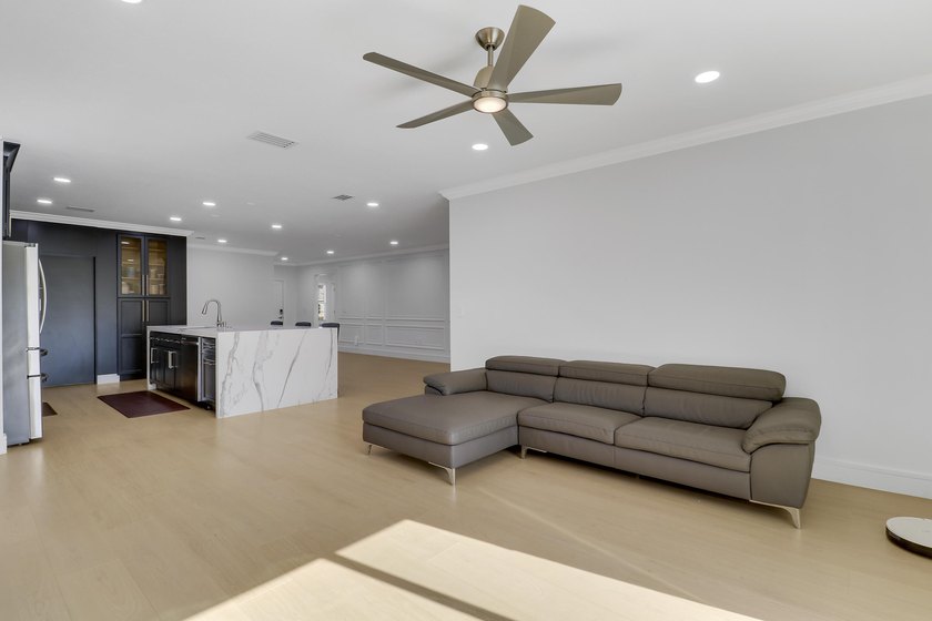 Welcome to your dream home built in 2021! This stunning - photo 10