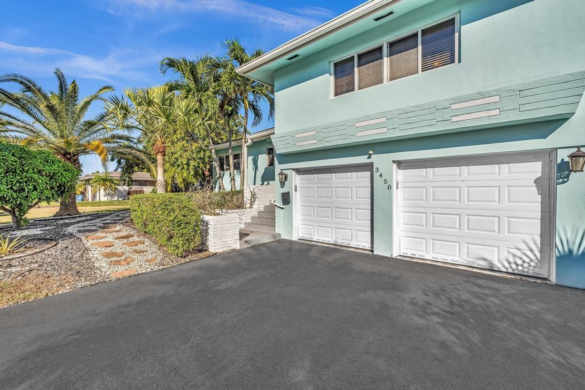 Welcome to your own tropical paradise in this E Oakland Park - photo 3