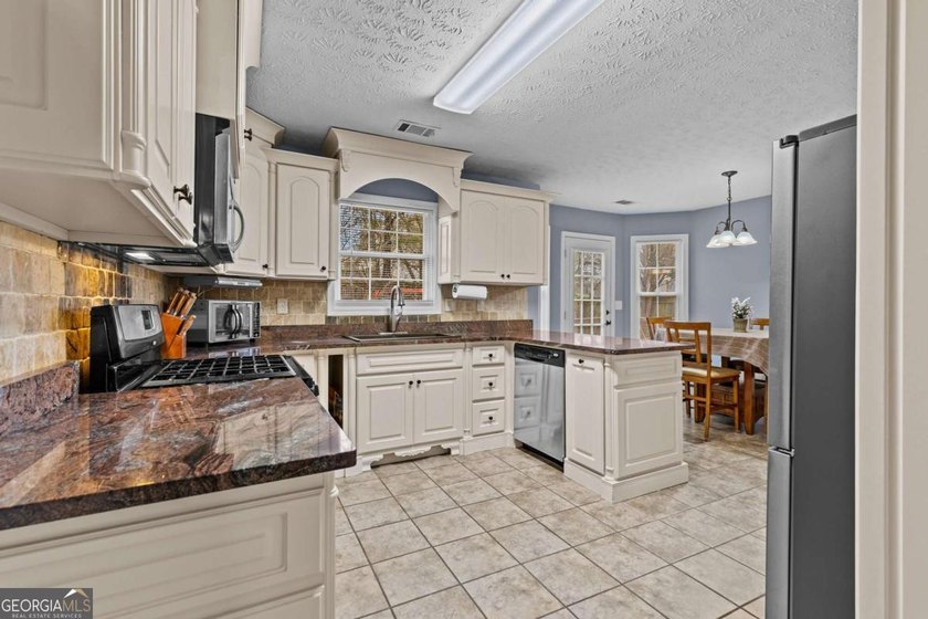 !!! PRICE IMPROVEMENT !!! Welcome to this Amazing 2-Story - photo 14