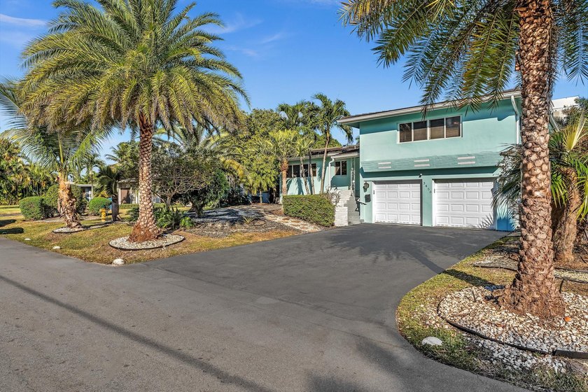 Welcome to your own tropical paradise in this E Oakland Park - photo 4