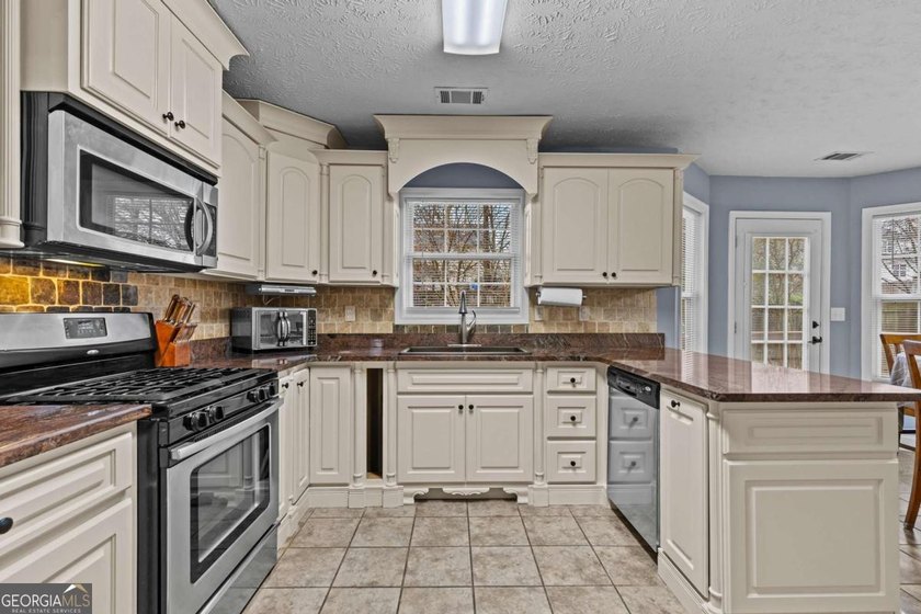 !!! PRICE IMPROVEMENT !!! Welcome to this Amazing 2-Story - photo 15