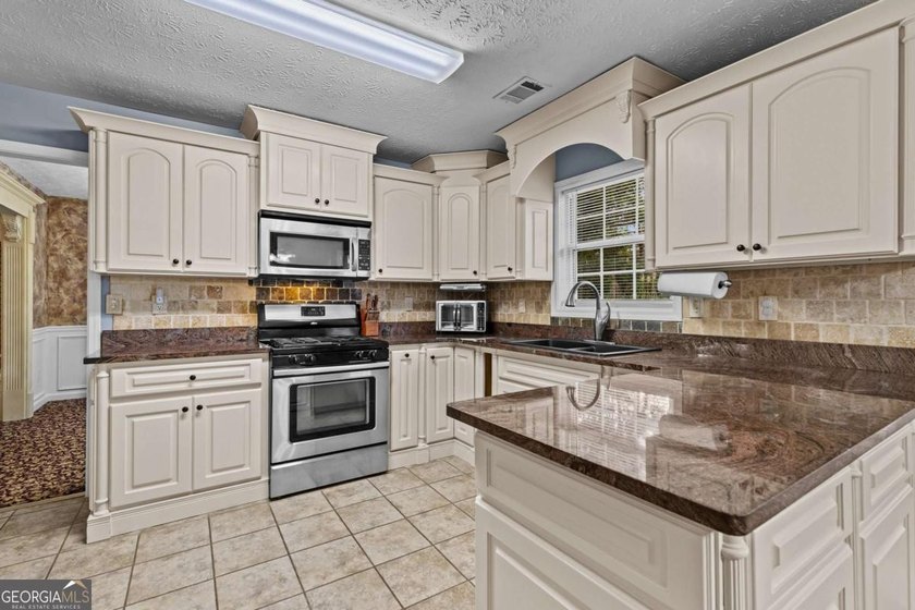 !!! PRICE IMPROVEMENT !!! Welcome to this Amazing 2-Story - photo 16
