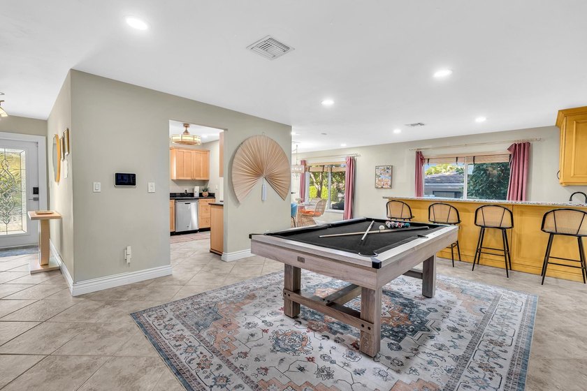 Welcome to your own tropical paradise in this E Oakland Park - photo 8