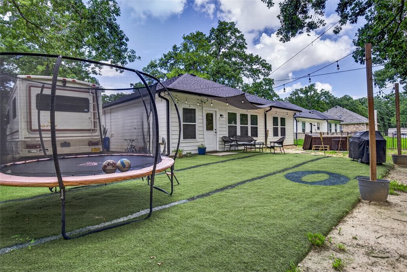 Welcome home to this modern and cozy home in Gun Barrel City! - photo 20