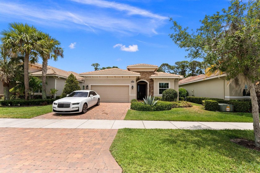 Welcome to your dream home! Nestled in the nicest Port St. Lucie - photo 3
