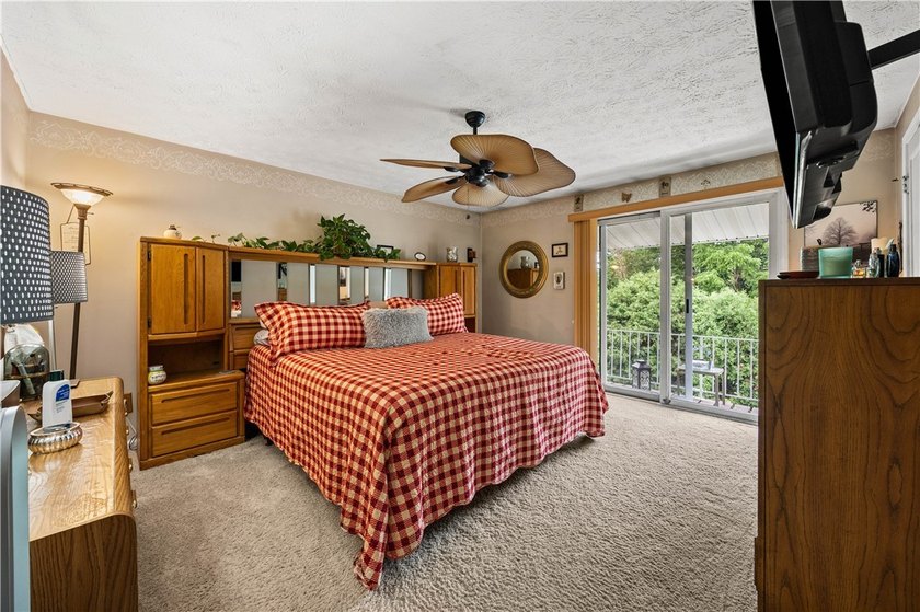 Living in the comfort of this townhouse feels like striking the - photo 14