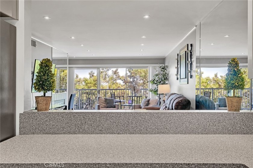 Welcome to this beautifully fully furnished, move-in-ready - photo 14