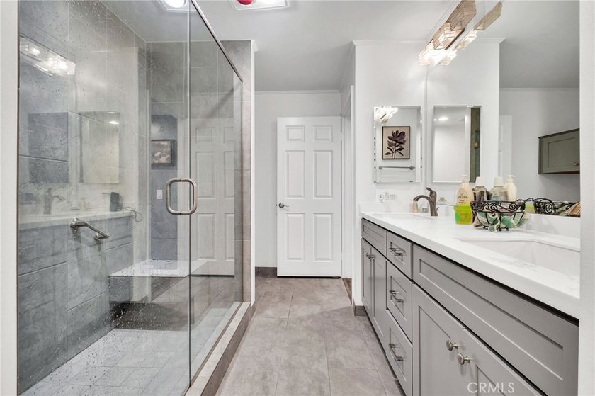 Welcome to this beautifully fully furnished, move-in-ready - photo 19