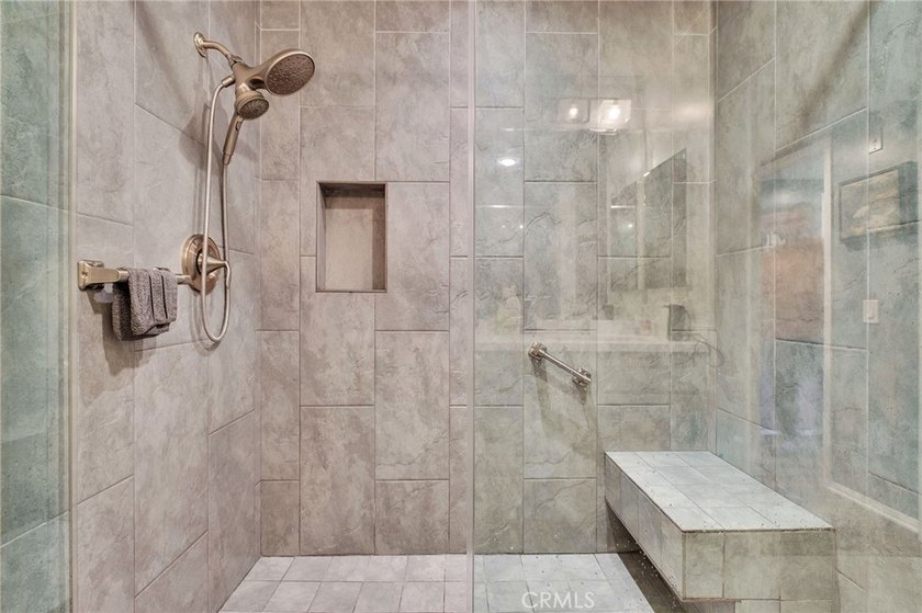 Welcome to this beautifully fully furnished, move-in-ready - photo 20