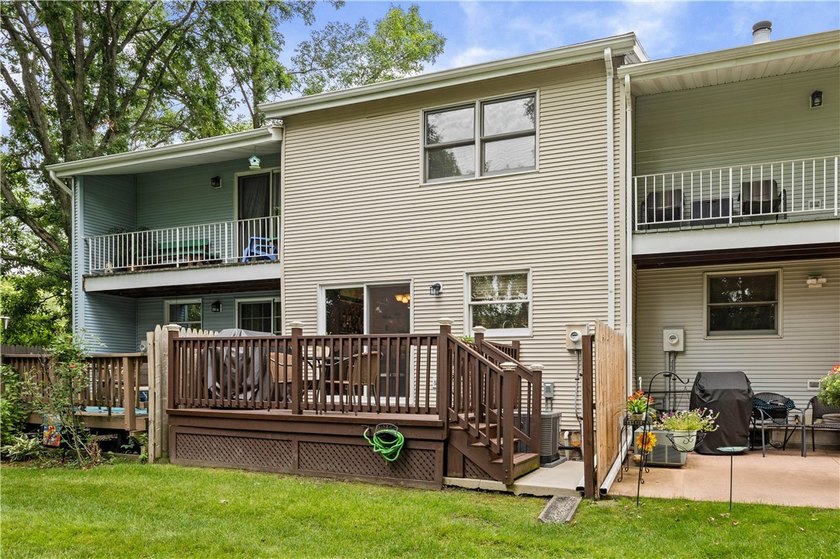 Living in the comfort of this townhouse feels like striking the - photo 22