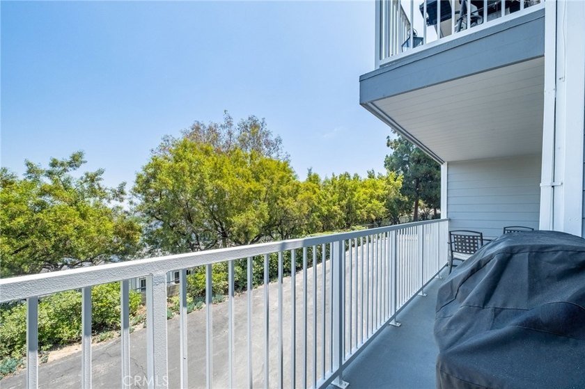 Welcome to this beautifully fully furnished, move-in-ready - photo 23