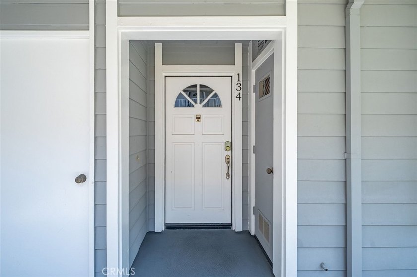 Welcome to this beautifully fully furnished, move-in-ready - photo 25