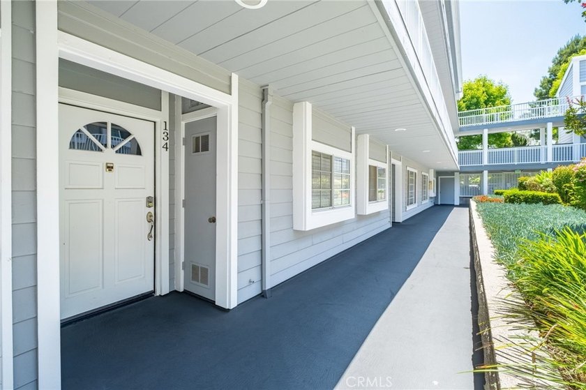Welcome to this beautifully fully furnished, move-in-ready - photo 26