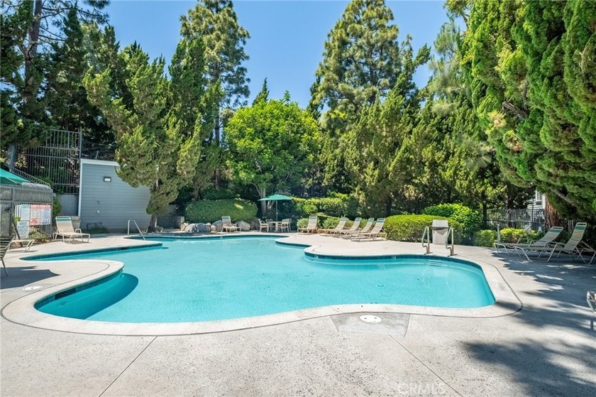 Welcome to this beautifully fully furnished, move-in-ready - photo 28