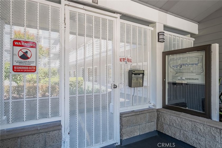 Welcome to this beautifully fully furnished, move-in-ready - photo 37