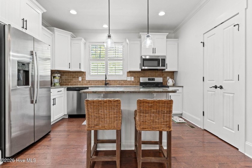 Charming Coastal Cottage with Easy One-Level Living Near the - photo 12