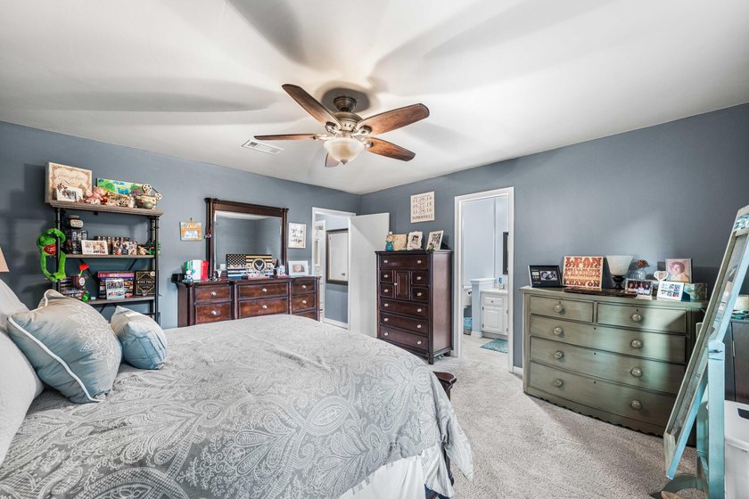 Beautifully renovated home tucked away on a quiet cul-de-sac in - photo 18