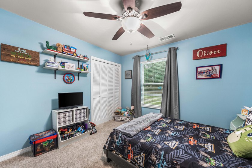 Beautifully renovated home tucked away on a quiet cul-de-sac in - photo 23