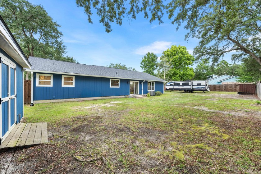 Beautifully renovated home tucked away on a quiet cul-de-sac in - photo 31