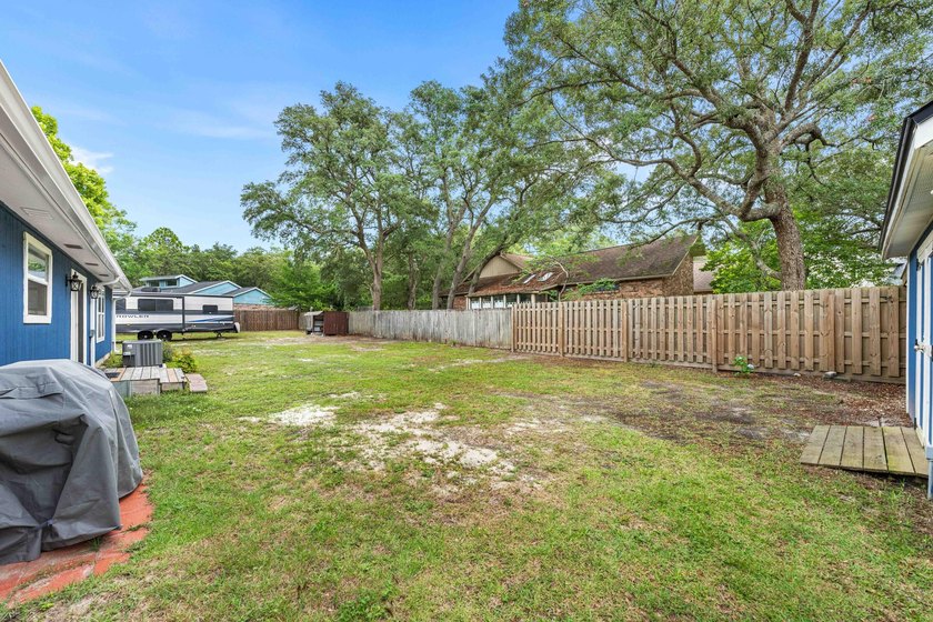 Beautifully renovated home tucked away on a quiet cul-de-sac in - photo 34