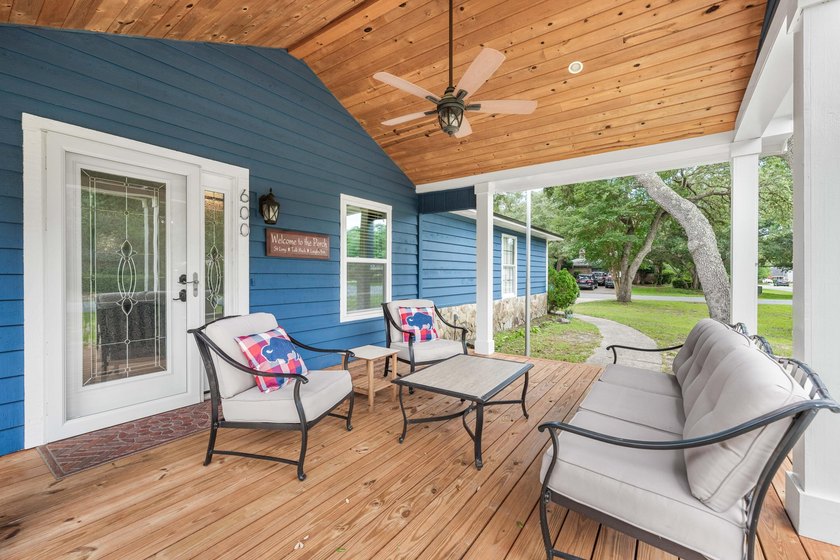 Beautifully renovated home tucked away on a quiet cul-de-sac in - photo 36