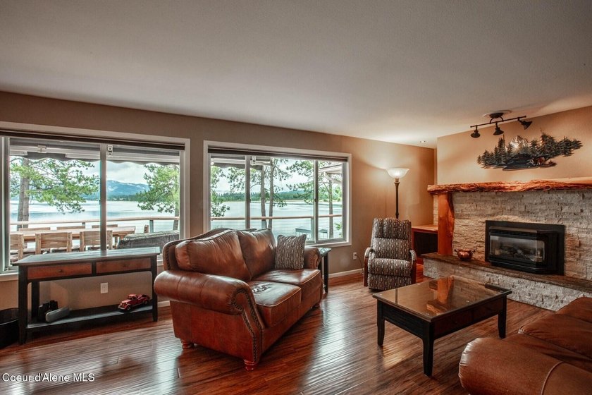 Enjoy waterfront living in this inviting 3,276 sq. ft. home - photo 8