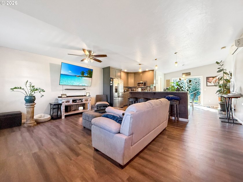 Beautifully updated and versatile property just a short distance - photo 3