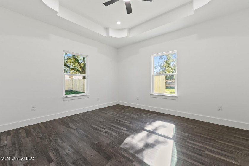 This beautifully crafted new construction home offers 4 bedrooms - photo 12