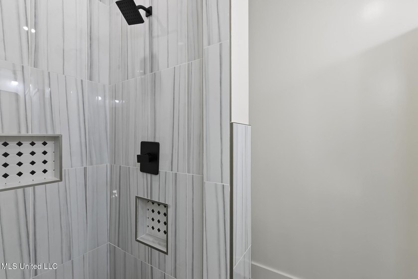 This beautifully crafted new construction home offers 4 bedrooms - photo 17