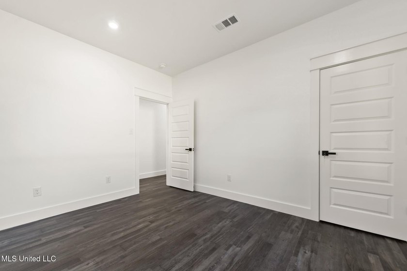 This beautifully crafted new construction home offers 4 bedrooms - photo 19