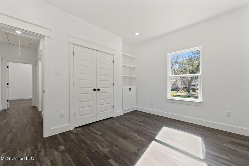 This beautifully crafted new construction home offers 4 bedrooms - photo 21