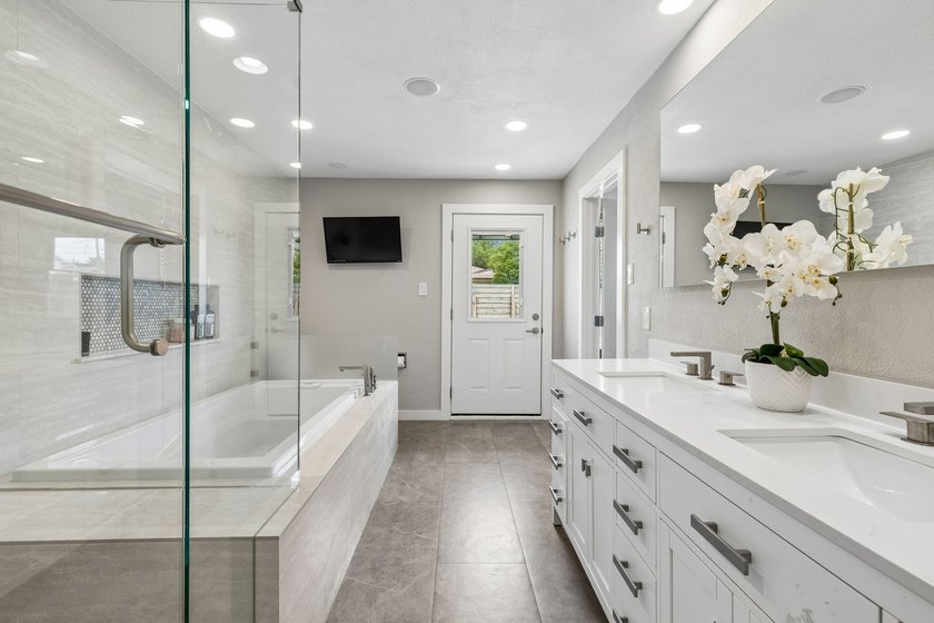 Nestled in the highly sought-after Canyon Creek neighborhood - photo 23