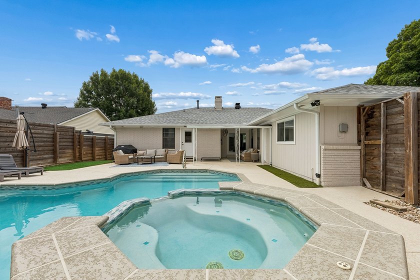 Nestled in the highly sought-after Canyon Creek neighborhood - photo 32