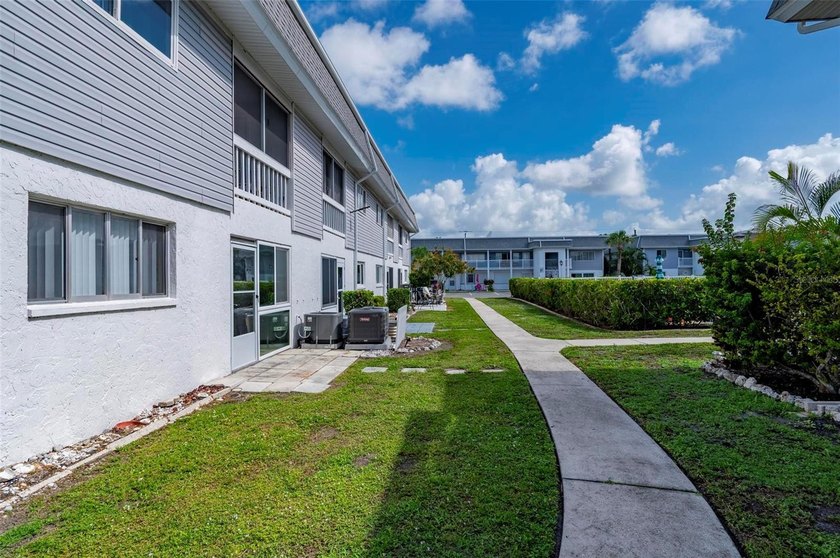 Beautiful 1-bedroom, 1-bath lower-level condo located in the - photo 32