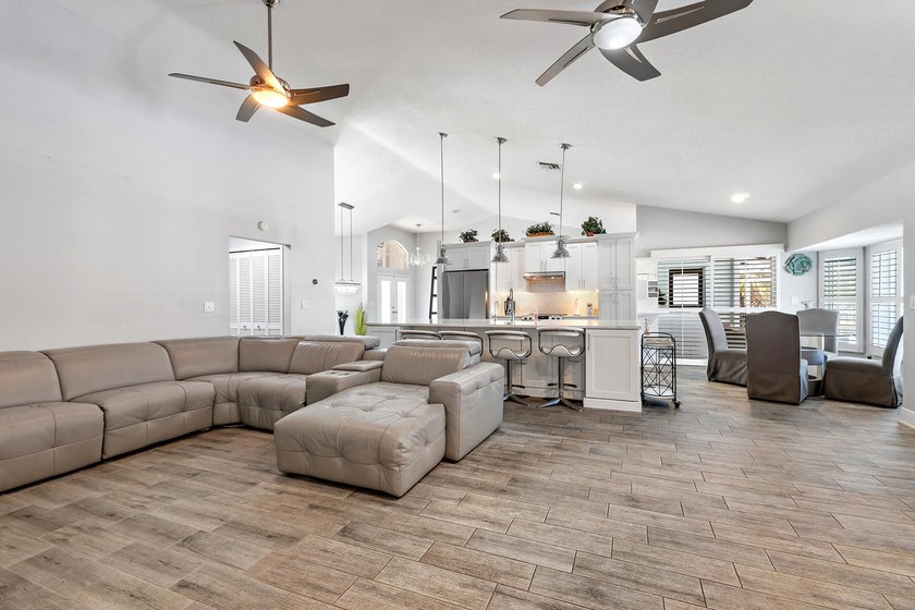 Short sale addendum must be included on all offers. 3 bedroom, 2 - photo 4