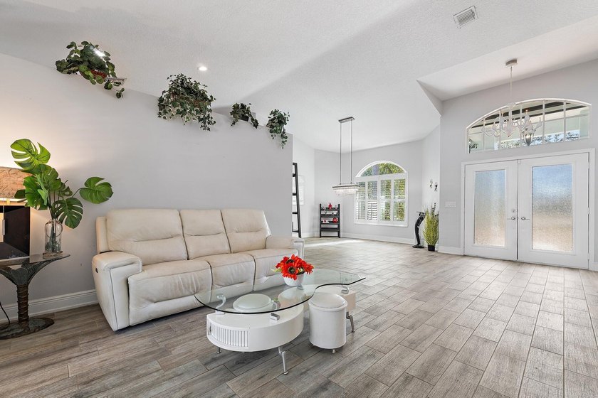 Short sale addendum must be included on all offers. 3 bedroom, 2 - photo 8