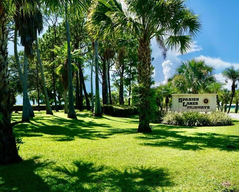 FREE GOLF! Located on a cul-de-sac this beautifully maintained - photo 21