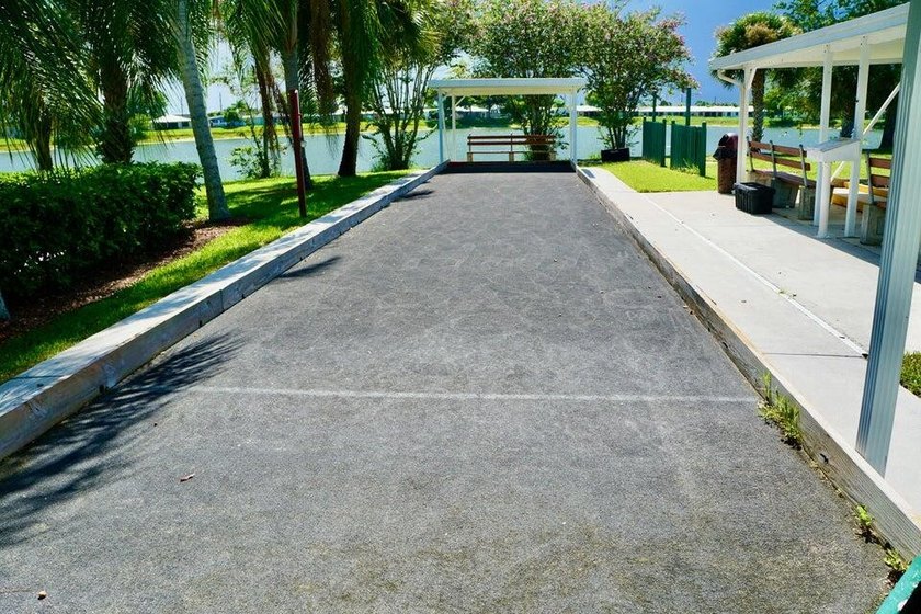 FREE GOLF! Located on a cul-de-sac this beautifully maintained - photo 27
