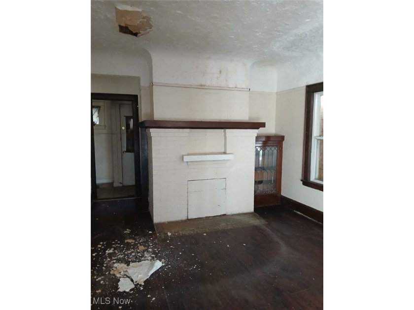 Charming Colonial with Great Potential in Cleveland! Welcome to - photo 4