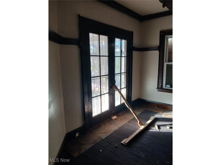Charming Colonial with Great Potential in Cleveland! Welcome to - photo 5
