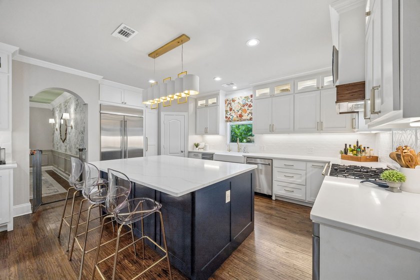 This sprawling 5-bedroom, 3.5-bathroom family estate offers - photo 11