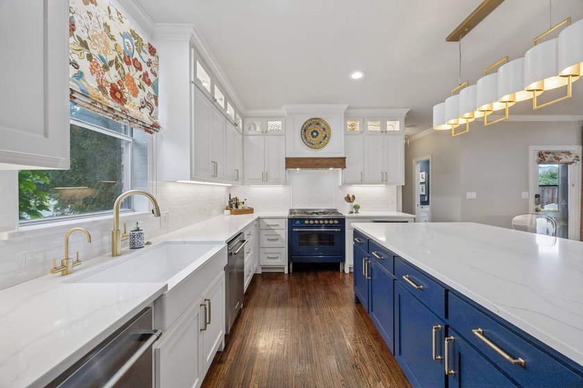 This sprawling 5-bedroom, 3.5-bathroom family estate offers - photo 12